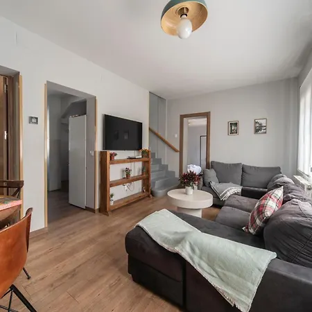 Valsain Con Piscina Y Patio Privado Piscina Abierta La Pradera de Navalhorno